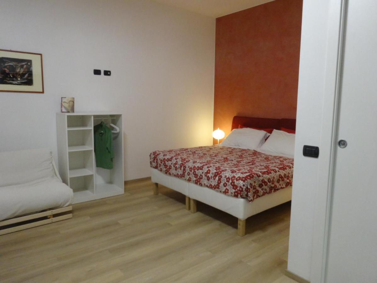 Notte Di Note - Home Hospitality Busto Arsizio Bagian luar foto