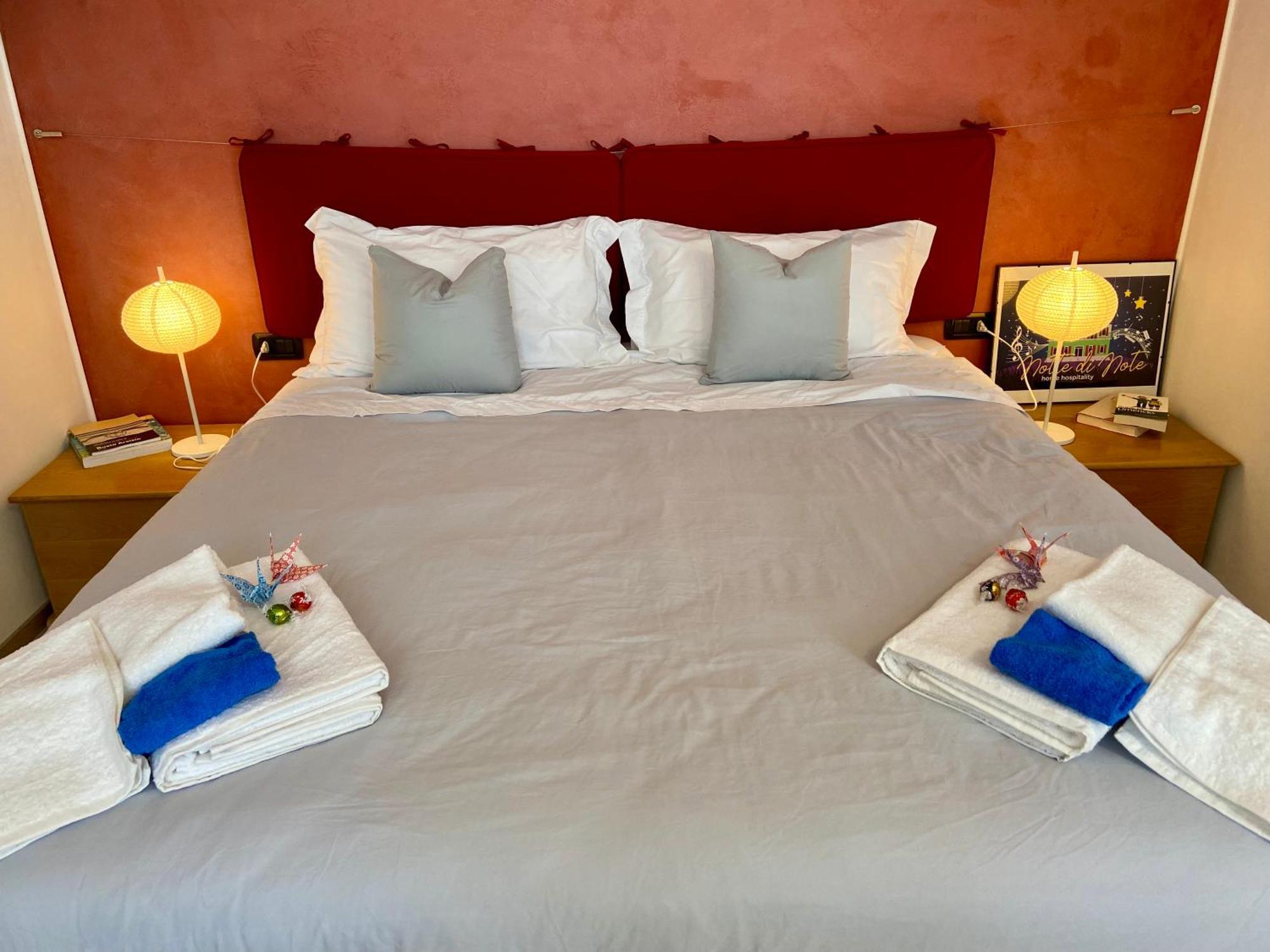 Notte Di Note - Home Hospitality Busto Arsizio Bagian luar foto