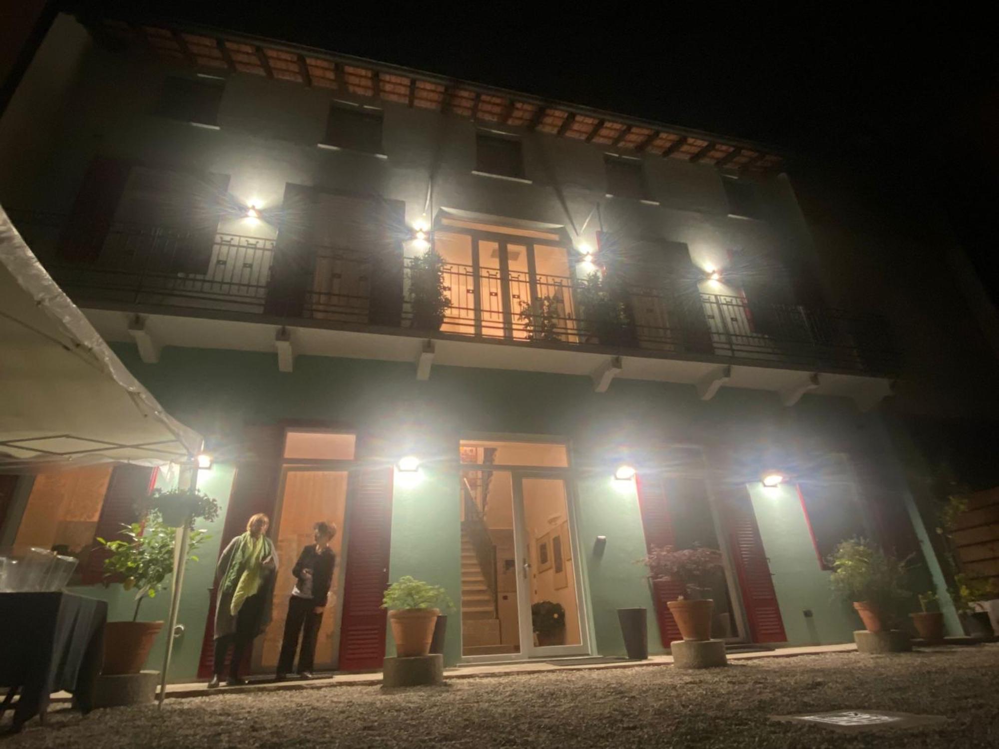 Notte Di Note - Home Hospitality Busto Arsizio Bagian luar foto