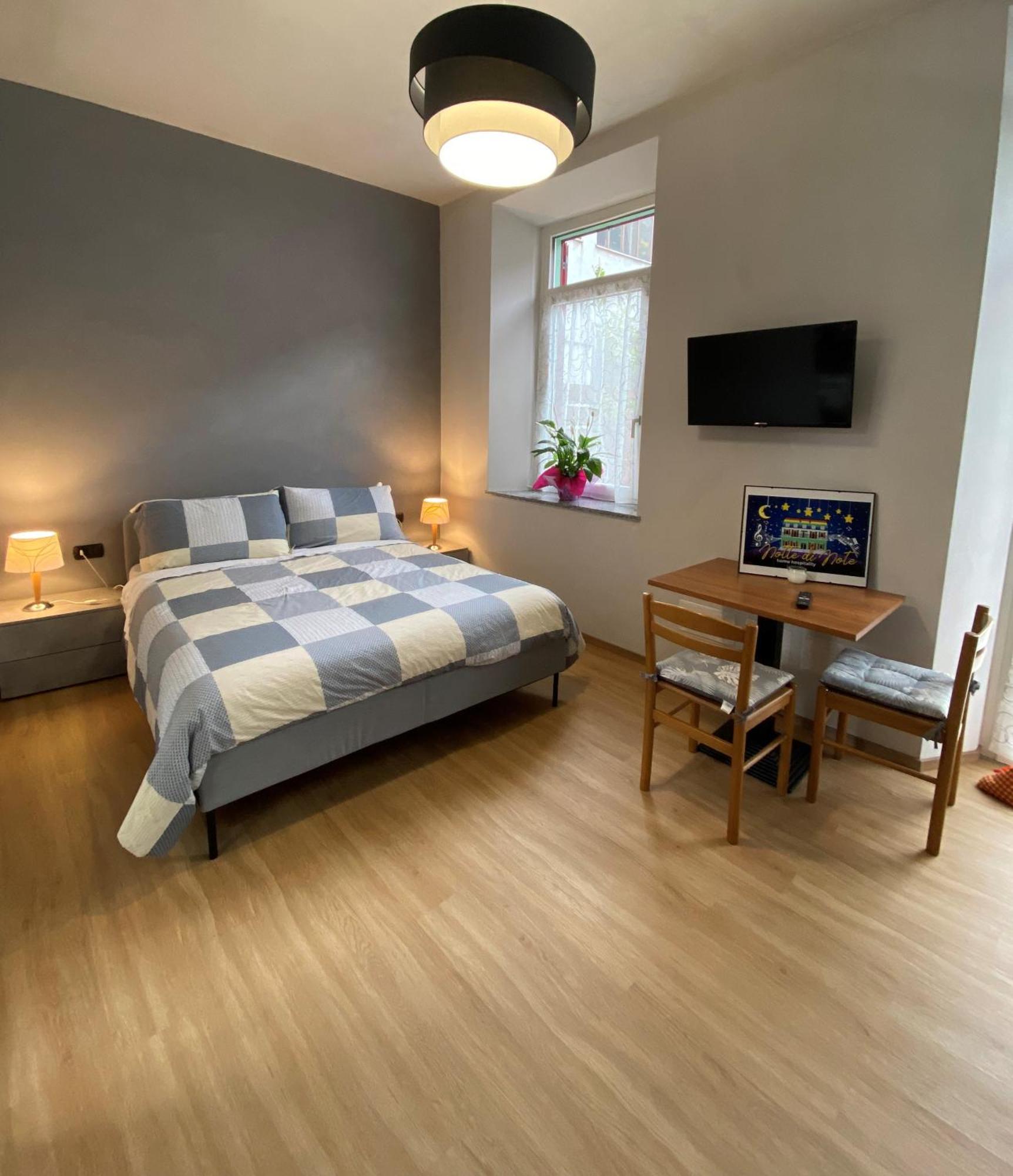 Notte Di Note - Home Hospitality Busto Arsizio Bagian luar foto