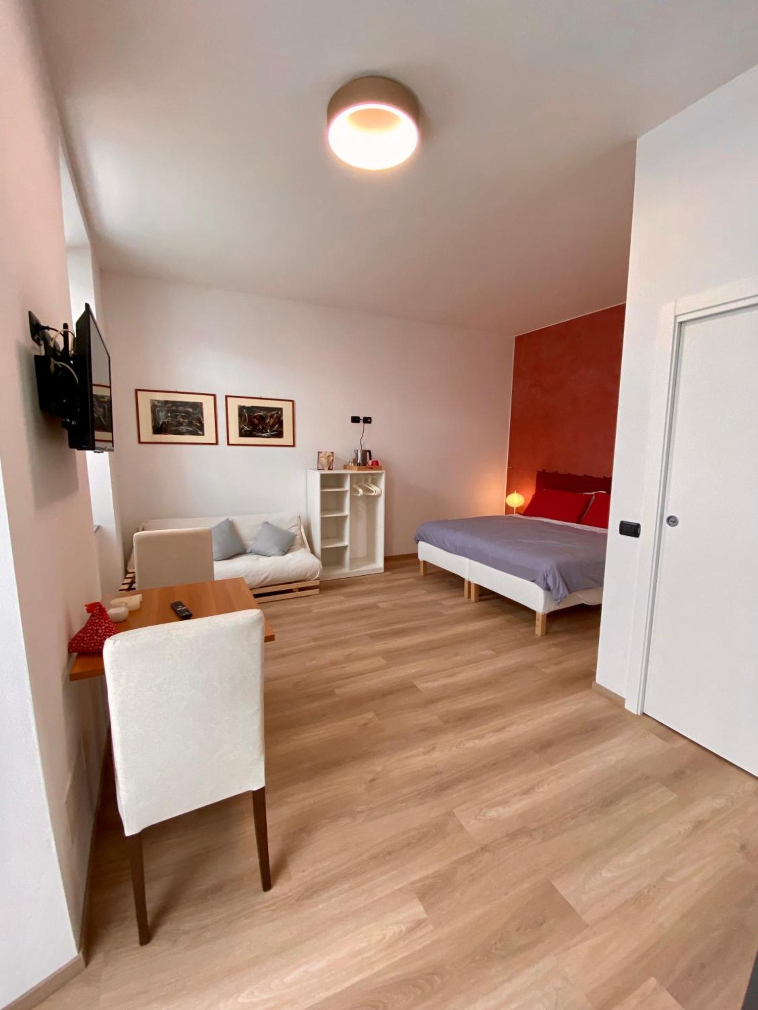 Notte Di Note - Home Hospitality Busto Arsizio Bagian luar foto